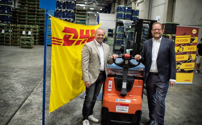 v.l.n.r.: Christian Todt, Niederlassungsleiter DHL Freight Mettmann; Dr. Thomas Vogel, CEO DHL Freight DACH (Foto: DHL Group)