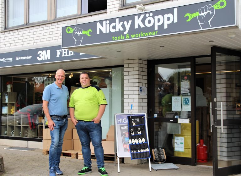 Mit der Unterstützung von Martin Niemann, Leiter des Gründerhauses in Osnabrück, verwirklichte Nicky Köppl seinen Traum von der Selbständigkeit. (Foto: Gründerhaus Osnabrück)