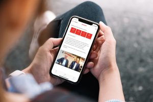 markilux ist Anfang März mit einer Mitarbeiter-App online gegangen. Sie soll den Austausch der Belegschaft einfacher, transparenter und lebendiger machen. Verwaltung und Produktion haben nun Zugriff auf die gleichen Inhalte. Mitarbeitende können so auch schneller Feedbacks oder Anregungen kommunizieren. (Foto: markilux)