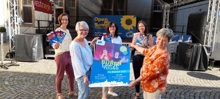 Isabel Schulte (Stadtmarketing), Anita Küppers (OGS Wegwarte Büren), Ulrike Kahler (Bürener Bündnis für Familie und Bildung), Annika Sürig (Kuratorium für Kinder- und Jugendarbeit), Anja Schwamborn (Jugendpflege Büren). (Foto: Stadt Büren)