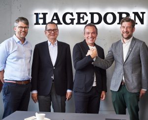 (von links nach rechts) Andreas Sudermann, Leiter Finanzen und Controlling, Hagedorn Unternehmensgruppe Dr. Klaus Pielemeier, Notar, KJP Thomas Hagedorn, geschäftsführender Gesellschafter der Hagedorn Unternehmensgruppe Eike Klein, Geschäftsführer u+i interact (Foto: Hagedorn)