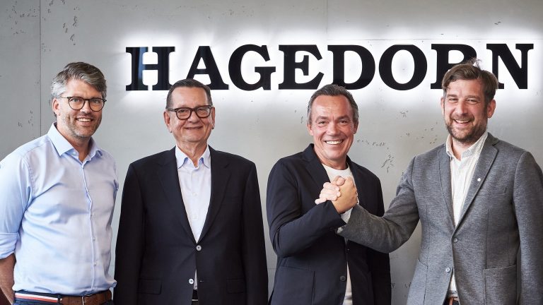 (von links nach rechts) Andreas Sudermann, Leiter Finanzen und Controlling, Hagedorn Unternehmensgruppe Dr. Klaus Pielemeier, Notar, KJP Thomas Hagedorn, geschäftsführender Gesellschafter der Hagedorn Unternehmensgruppe Eike Klein, Geschäftsführer u+i interact (Foto: Hagedorn)