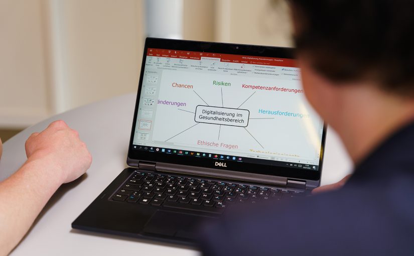 Neues Hochschulzertifikat der FH Bielefeld zur Digitalisierung im Gesundheitsbereich