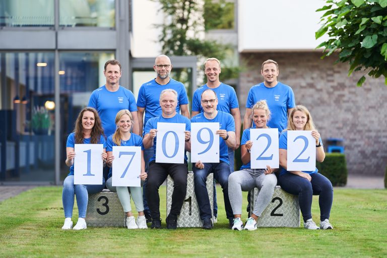 Die motivierten Organisatoren freuen sich auf viele engagierte Sportlerinnen, Sportler und Besucher. Am 17. September geht die beliebte Sportveranstaltung mit umfangreichem Rahmenprogramm bereits in die 15. Auflage. (v.v.l.n.h.r.) Sonja Conrad, Julia Knollmann, Dirk Hollensteiner, Ralf Wienand, Anja Deters, Christina Üffing, Marco Mentrup, Michael Konermann, Björn Hassink, Andre Alfing (Foto: MBH Maschinenbau & Blechtechnik GmbH)