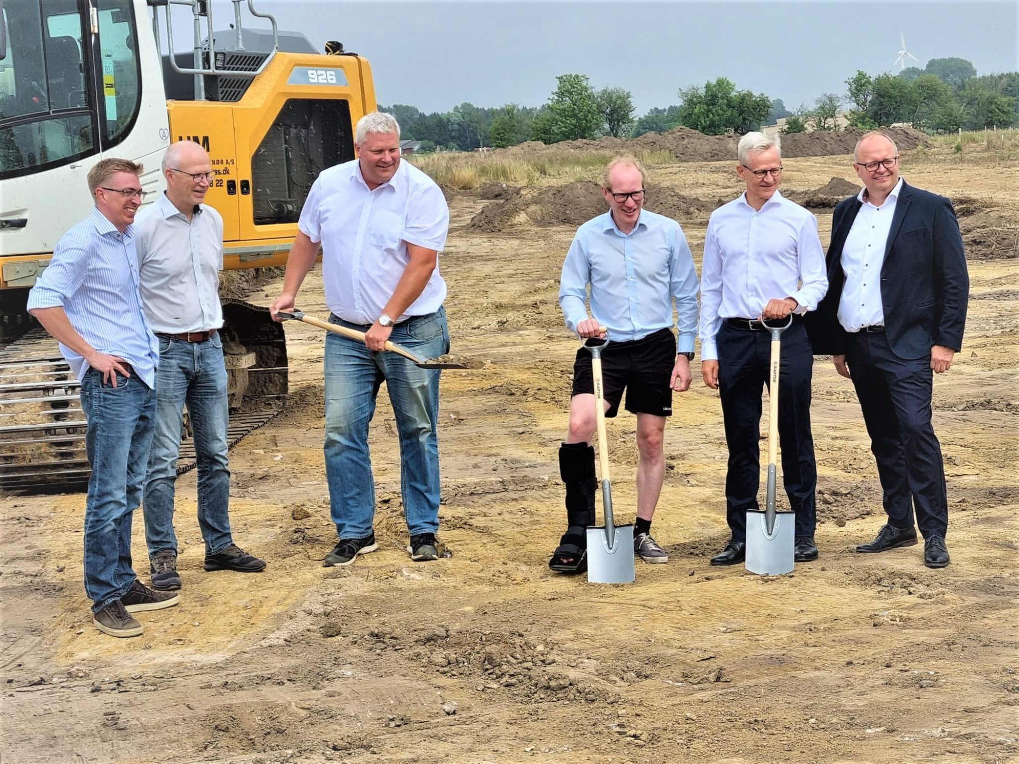 v.l.n.r.: Brian Steen Rolighed (Property Sales, Gemeinde Ringsted), Søren Qvist Hansen (Beratender Ingenieur, OBH-Gruppen A/S), Ulrik Schibler (Head of Enterprise and Engineering, Ajcon), Henrik Hvidesten (Bürgermeister von Ringsted), Ole Brødsgaard (Co-Managing Director Nordics, Nagel-Group) und Jens Olesen (Director Transport Denmark, Nagel-Group) (Foto: Nagel Group)