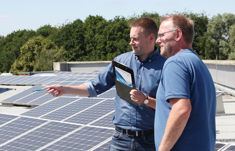 Unternehmen, die jetzt eine Photovoltaikanlage in Betrieb nehmen möchten, haben für den Nachweis der Erfüllung der technischen Anforderungen bis 2025 Zeit. (Foto: Eckhard Wiebrock)