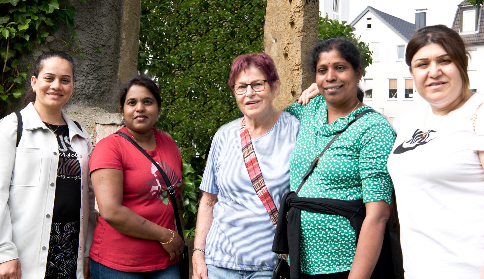 Haben sich beim Spaziertreff kennengelernt: Thiki Ali Rosho, Latha Vijayarochur, Monika Pieper, Kumary Rathakrishnan, Hagar Sharo Naemo (Foto: Michaela Heinze)
