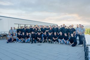 Die neuen Nachwuchskräfte der Weidmüller Gruppe freuen sich mit ihren Betreuer*innen auf die bevorstehende Ausbildungszeit.(Foto: Weidmüller Interface GmbH & Co. KG)