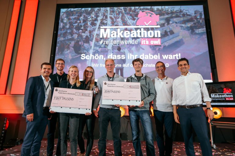 Die Sieger des it’s OWL Makeathon #zeitenwendeowl können sich über ein Preisgeld von insgesamt 15.000 Euro freuen. (Foto: it’s OWL)