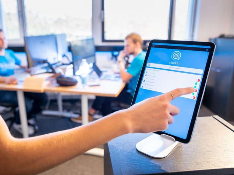 Die App kann individuell an das jeweilige Corporate Design des Auftraggebers angepasst werden. (Foto: clockin)