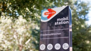 Auch die zweite Mobilitätsstation in Düsseldorf verfügt über eine Vielzahl von Sharing- und Mobilitätsangeboten (Foto: Connected Mobility Düsseldorf (CMD).)