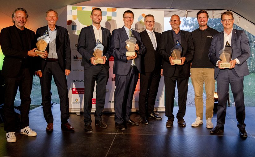 In fünf Kategorien wurden die Preisträger beim Innovationspreis Münsterland geehrt. Gruppenbild mit allen Preisträgern (Foto: Münsterland e.V./Anja Tiwisina)