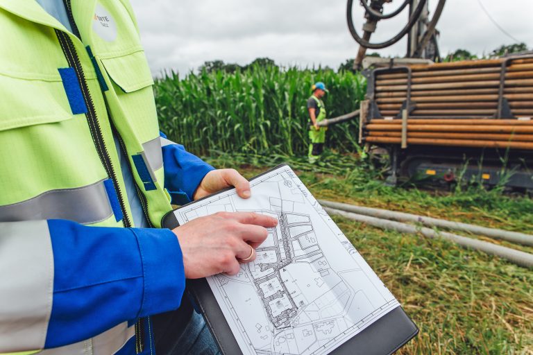 Für das Kalte-Nahwärme-Netz im Neubaugebiet Niestadtweg in Mettingen sind die Probebohrungen bereits erfolgt. (Foto: Stadtwerke Tecklenburger Land / Eva Niestegge)