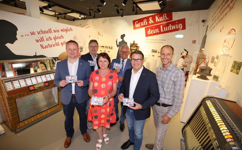 Freuen sich über die neue Sonderausstellung: Dr. Henning Vieker (von links), Stephan Leonhardt, Bianca Winkelmann, Michael Großkurth, Dr. Oliver Vogt und Sascha Wömpener. (Foto: Oliver Krato)