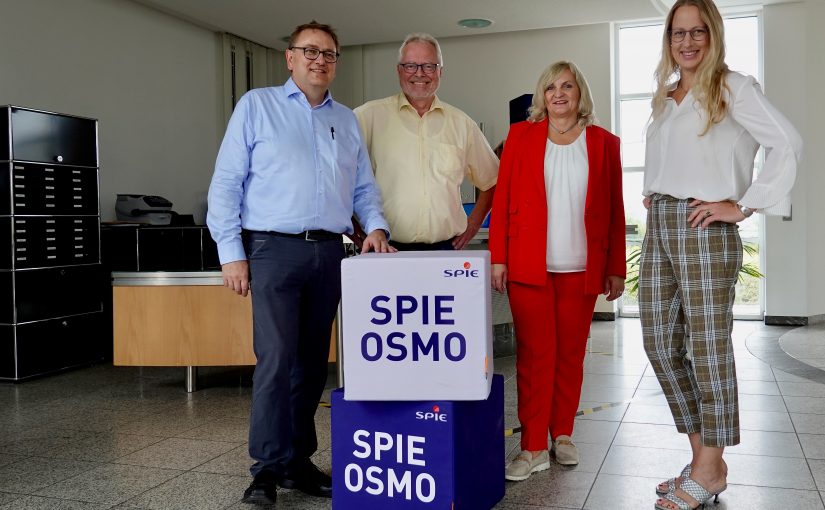 Klaus Eismann, Geschäftsführer von SPIE OSMO (v. li. n. re), gab WIGOS-Geschäftsführer Siegfried Averhage, Bürgermeisterin Dagmar Bahlo und Landrätin Anne Kebschull einen Einblick in die Aktivitäten des Unternehmens. (Foto: Sandra Joachim-Meyer)