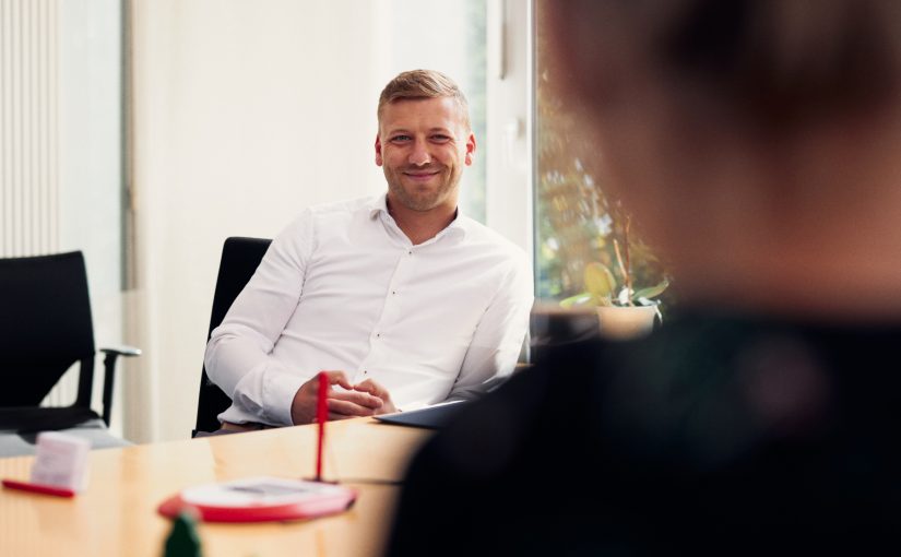 Preis der Erich-Gutenberg-Gesellschaft: FH-Student untersucht Nachhaltigkeit von ESG-Fonds