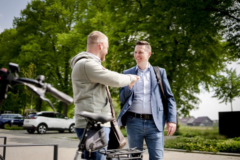 Das Münsterland heißt seine neuen Fachkräfte willkommen und macht sich auch dadurch zukunftsfähig. Begrüßungssituation (Foto: Münsterland e.V./Anja Tiwisina)