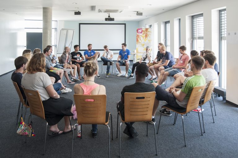 Das Berufsorientierungscamp findet vom Freitag, 18. November, bis Sonntag, 20. November 2022 im House of ruf und im Parkhotel Gütersloh statt (Foto: Ruf Jugendreisen)