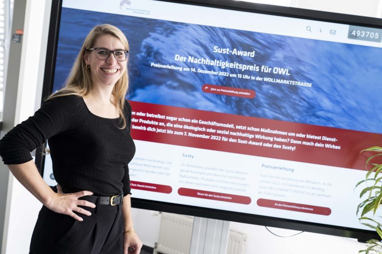 Jessica Krüger ist bei der Wirtschaftsförderung Paderborn verantwortlich für den Bereich Nachhaltigkeit und ruft Unternehmen zur Teilnahme am Sust-Award auf. (Foto: WFG Tobias Vorwerk)