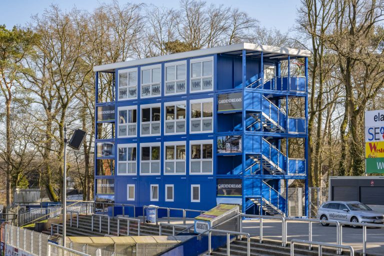 Die viergeschossige Anlage bietet auf 280 Quadratmetern Platz für Gäste und Funktionsräume. (Foto: ELA Container GmbH)