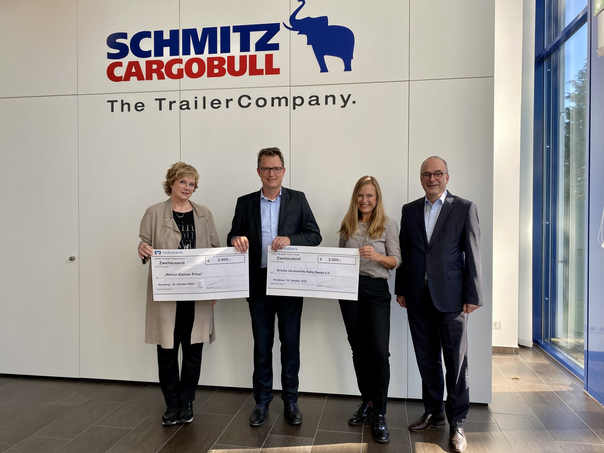 Spendenübergabe (Foto: Schmitz Cargobull)