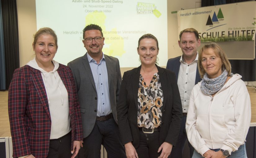 Freuen sich gemeinsam über erfolgreiche Mini-Vorstellungsgespräche: v.l.n.r. Sabine Michalick (I. & W. Er-penbeck, Glandorf), MaßArbeit-Vorstand Lars Hellmers, Anja Wellmeyer (Klenke Druck), Bürgermeister Marc Schewski, Schulleiterin Ute Haehnel. (Foto: MaßArbeit / Uwe Lewandowski)