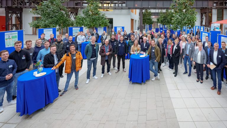 Auf der diesjährigen Campus Convention der Hochschule Osnabrück gab es am Campus Lingen wieder viele Poster zu innovativen Praxisprojekten unter anderem von Studierenden, Lehrenden sowie Mitarbeitenden der Hochschule und Vertretenden regionaler Unternehmen zu sehen. (Foto: Hochschule Osnabrück)