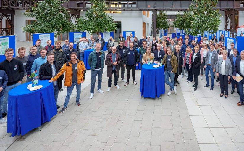 Auf der diesjährigen Campus Convention der Hochschule Osnabrück gab es am Campus Lingen wieder viele Poster zu innovativen Praxisprojekten unter anderem von Studierenden, Lehrenden sowie Mitarbeitenden der Hochschule und Vertretenden regionaler Unternehmen zu sehen. (Foto: Hochschule Osnabrück)