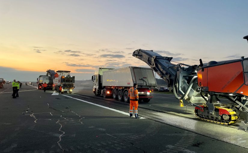 Start- und Landebahn wird saniert: Seit gestern haben Baufahrzeuge am FMO das Sagen