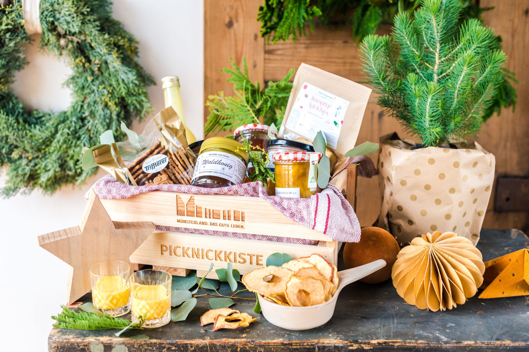 Das perfekte regionale Weihnachtsgeschenk: eine Picknickkiste aus dem Münsterland. Symbolbild Picknickkiste (Foto: Münsterland e.V./Foodistas)