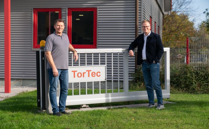 Besuch vor Ort im Industriegebiet Büren-West (v. l.) Geschäftsführer Andreas Wiegel und Michael Kubat (Wirtschaftsförderung Stadt Büren). (Foto: Stadt Büren)