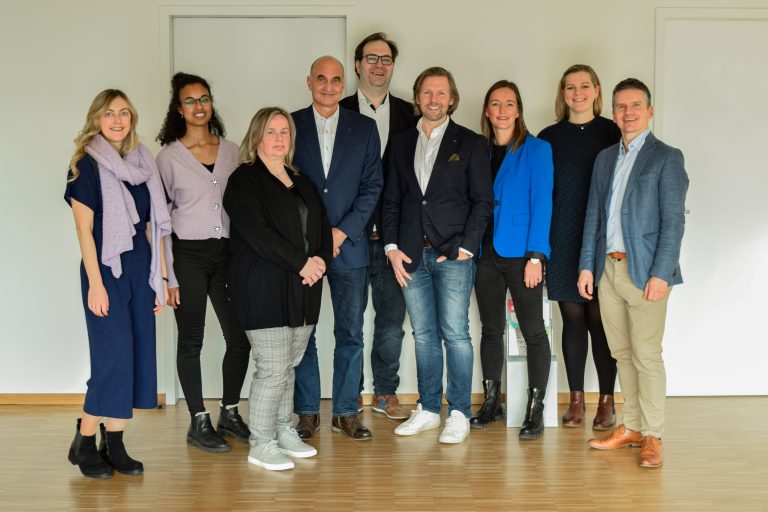 Über den Erfolg der Veranstaltung freuten sich (v. li.) Christina Relius, Connect Company GmbH; Carmen Isensee, anni.bike: Sabine Zimmer, NT-Ware GmbH; Uwe Krabbe, Ingenieurgemeinschaft igk Krabbe GmbH & Co. KG; Ulrich Grubert, WFO; Georg Röwer, Röwer Sicherheits- und Gebäudetechnik GmbH; Sandra Schürmann, WIGOS, sowie Verena Stiepel und Lars Hirseland von der Bundesagentur für Arbeit Osnabrück. (Foto: WFO)