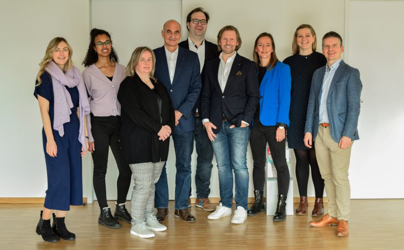 Über den Erfolg der Veranstaltung freuten sich (v. li.) Christina Relius, Connect Company GmbH; Carmen Isensee, anni.bike: Sabine Zimmer, NT-Ware GmbH; Uwe Krabbe, Ingenieurgemeinschaft igk Krabbe GmbH & Co. KG; Ulrich Grubert, WFO; Georg Röwer, Röwer Sicherheits- und Gebäudetechnik GmbH; Sandra Schürmann, WIGOS, sowie Verena Stiepel und Lars Hirseland von der Bundesagentur für Arbeit Osnabrück. (Foto: WFO)