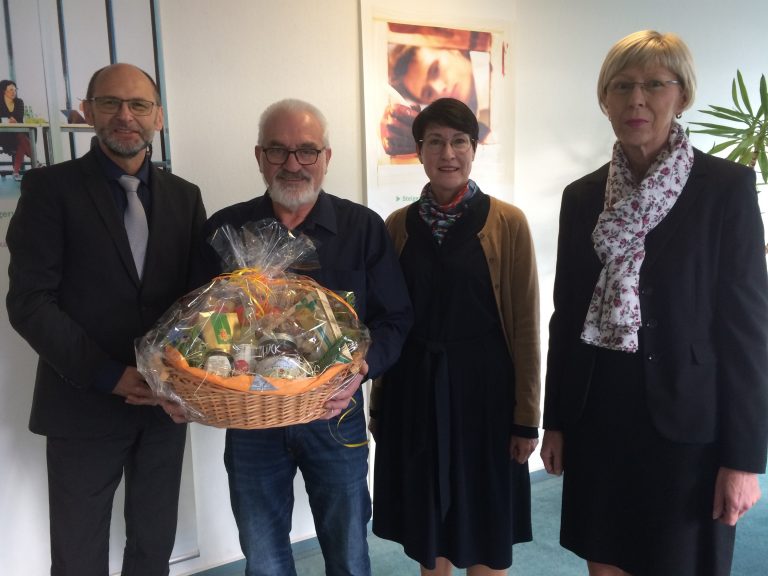 (von links nach rechts): Zur Verabschiedung - Rainer Radler (Arbeitsagentur); Robert Chwalek (VA); Corinna Kronsbein (VA); Monika Donner (Arbeitsagentur) (Foto: Tanja Liebke, Agentur für Arbeit Detmold)