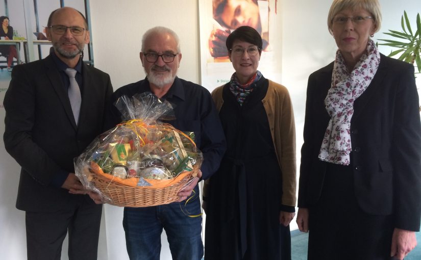 (von links nach rechts): Zur Verabschiedung - Rainer Radler (Arbeitsagentur); Robert Chwalek (VA); Corinna Kronsbein (VA); Monika Donner (Arbeitsagentur) (Foto: Tanja Liebke, Agentur für Arbeit Detmold)