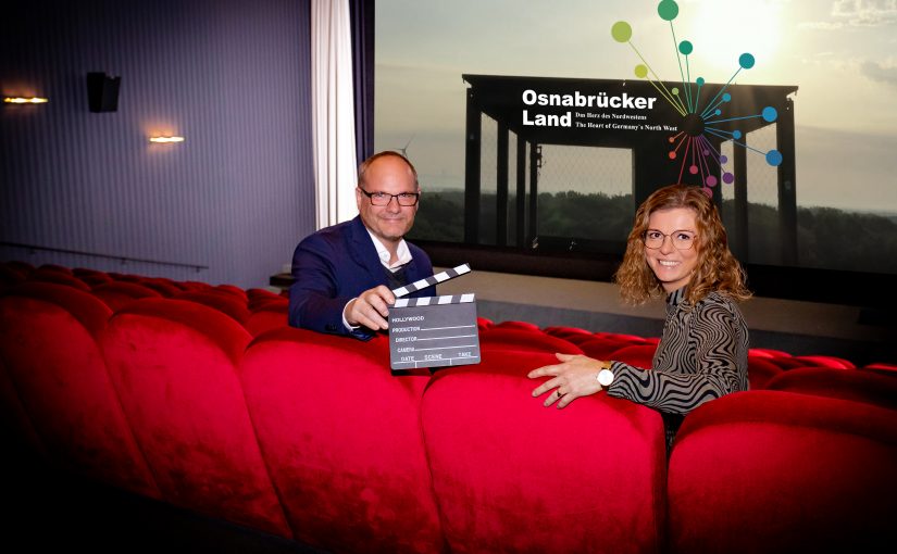 „Film ab“ hieß es jetzt vorab für Matthias Rolfes, Hagenhoff Werbeagentur, und WI-GOS-Prokuristin, Martina Manteuffel. (Foto: Eckhard Wiebrock)