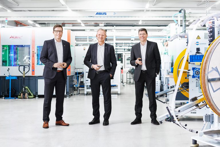 v. l. n. R.: Dr. Timo Berger, Vertriebsvorstand, André Sombecki, Finanzvorstand, Volker Bibelhausen, Vorstandssprecher und Technologievorstand (Foto: Weidmüller)