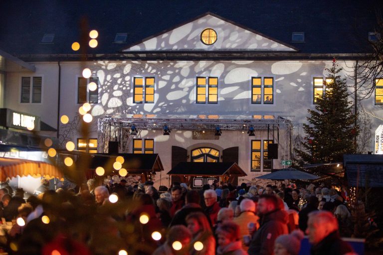 Weihnachtszauber pur: Das Winterliche Schlossvergnügen findet am vierten Advent auf Schloss Benkhausen statt. (Foto: Gauselmann)