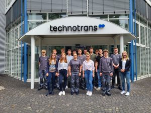 In diesem Jahr starteten alleine am Hauptsitz in Sassenberg 17 neue Auszubildende. Insgesamt arbeiten derzeit 47 Auszubildende am Standort. (Foto: technotrans SE)