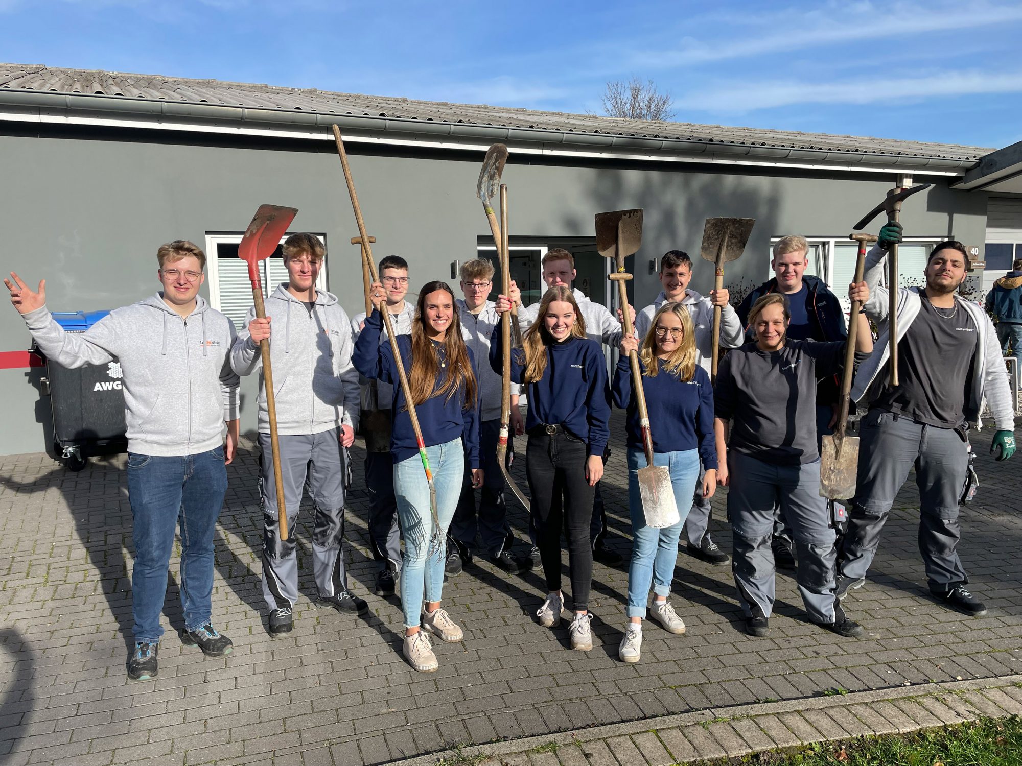 Gärtnern für den guten Zweck am Social Day: technotrans-Azubis unterstützen Freckenhorster Werkstätten (Foto: technotrans SE)