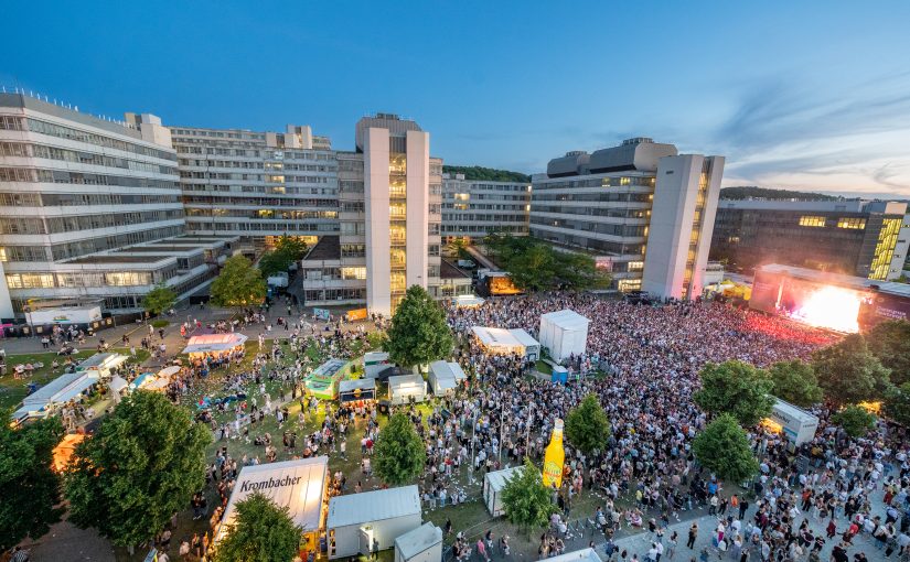 Im Jahr 2022 besuchten rund 18.000 Menschen das Campus Festival Bielefeld, die wahrscheinlich größte Campus-Party der Republik. (Foto: Bielefeld Marketing GmbH)