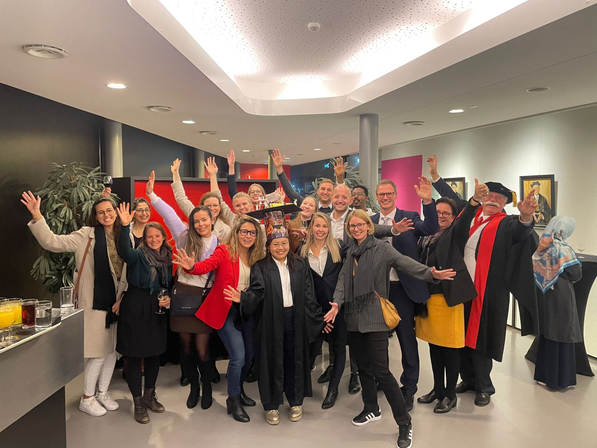 Das S2BMRC-Team begleitete Maggie Chak zu ihrer erfolgreichen Verteidigung der Promotion an der Universität Twente. (Foto: FH Münster/S2BMRC).