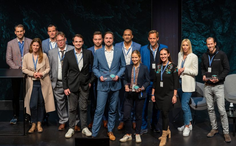 Die Vertreter*innen der Start-ups Installion GmbH, ProteinDistillery GmbH und die traceless materials GmbH gewannen den Deutschen Nachhaltigkeitspreis in der Kategorie „Next Economy Award“. (Foto: Deutscher Nachhaltigkeitspreis/Ralf Ruehmeier)