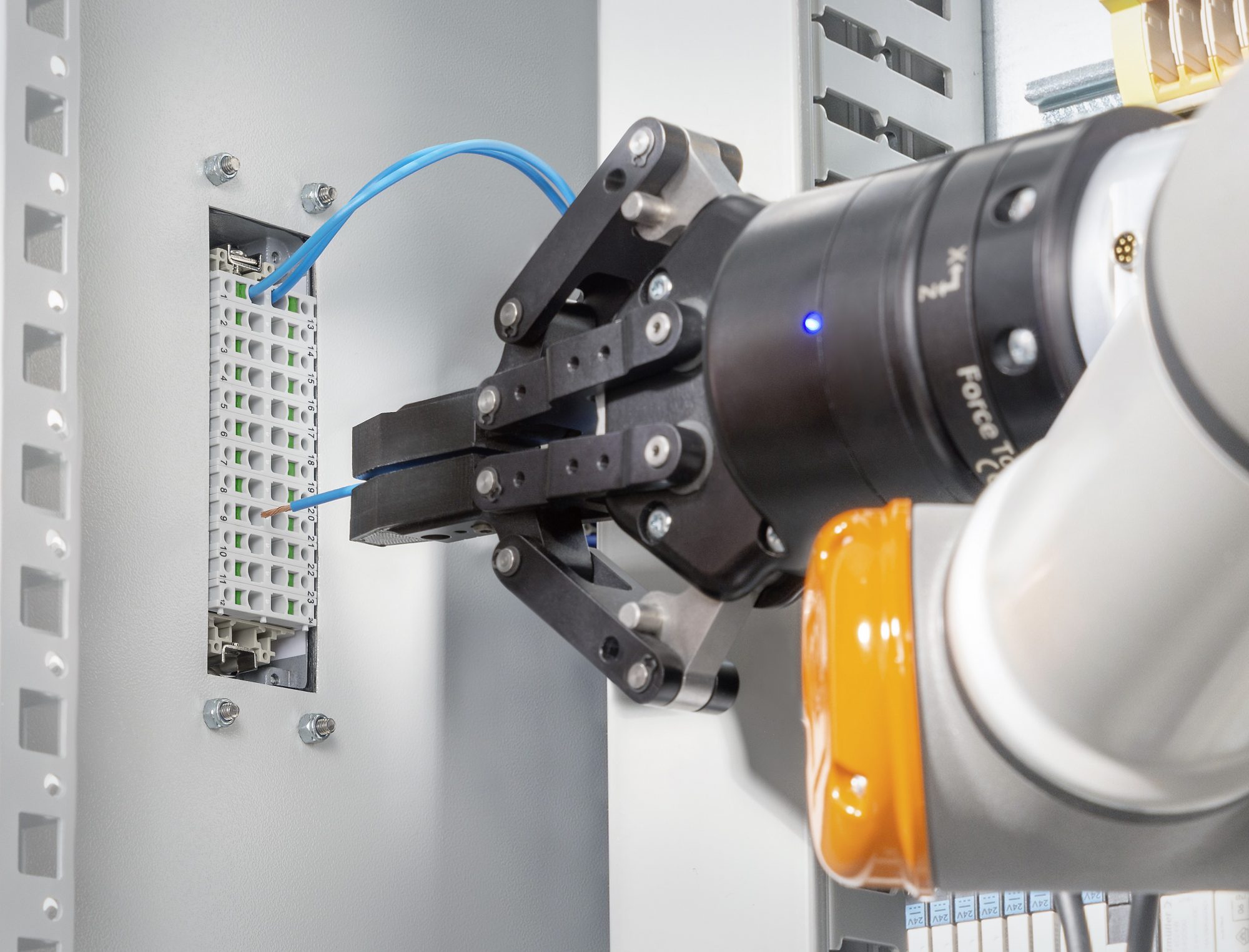 Weidmüller bietet mit den schweren Steckverbindern RockStar®, den Reihenklemmen Klippon® und den Leiterplattensteckverbindern OMNIMATE® 4.0 als einziger Anbieter eine breite Produktpalette mit der innovativen SNAP IN-Anschlusstechnologie an (Foto: Weidmüller)