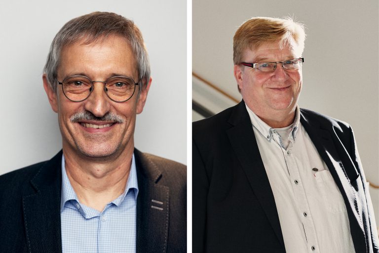 Brachten die neue Regelung auf den Weg: Prof. Dr. Heiko Burchert (links) und Prof. Dr. Axel Benning (rechts) vom Fachbereich Wirtschaft der FH Bielefeld. (Foto: P. Pollmeier/FH Bielefeld)