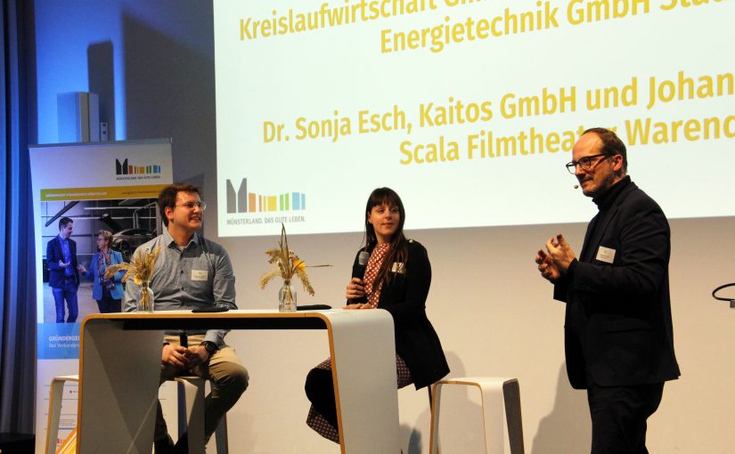 In kurzen Talkrunden wurden die Erfolge der Förderprojekte vertieft. Talkrunde mit Nachfolger und Unternehmerin (Foto: Münsterland e.V.)