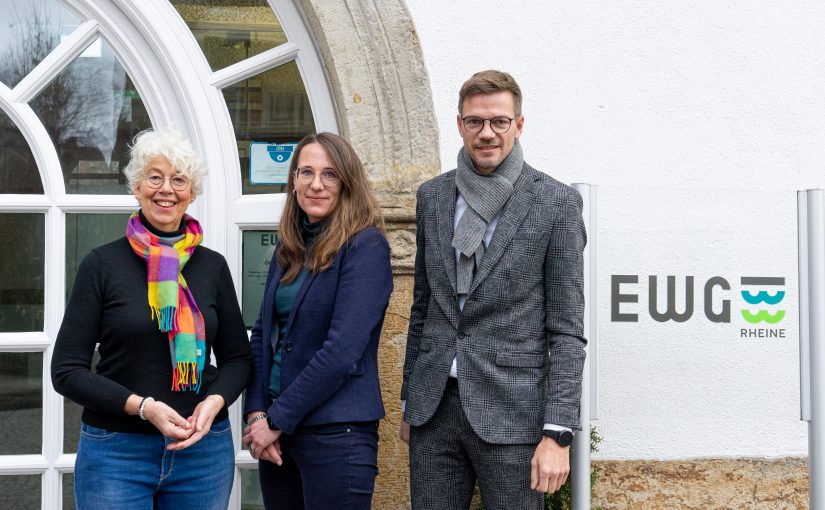 (v.l.): Anne Muldbrücker, Katrin Meyer und EWG-Geschäftsführer Ingo Niehaus (Foto: Stadt Rheine / EWG)