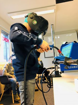Wer schon immer mal mit einem Schweißgerät arbeiten wollte, ist beim HOKO-Workshop richtig –Jungen am 21. Februar, Mädchen am 28. März. (Foto: HOKO)