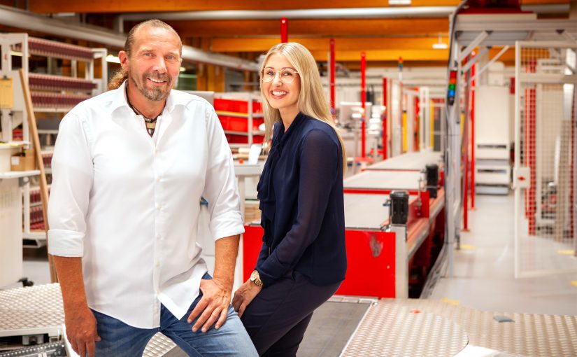 Neu in der ASSMANN-Geschäftsleitung: Karla Aßmann (re.) neben ihrem Vater Dirk Aßmann. (Foto: Assmann)