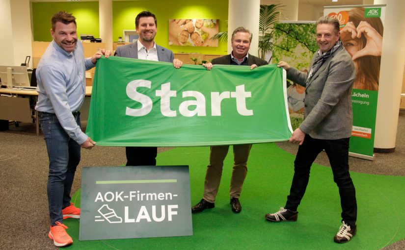 Startklar für den 7. AOK-Firmenlauf Herford am 7. Juni (von li.): Markus Ritter (Hellweg Solution), Matthias Wehmhöner (AOK-Serviceregionsleiter) Tim Kähler (Bürgermeister Hansestadt Herford) und Ingo Schaffranka (Hellweg Solution). (Foto: AOK/hfr.)